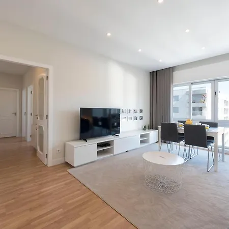 Lovelystay - Downtown Modern 2br Flat With Free Parking Apartamento Porto