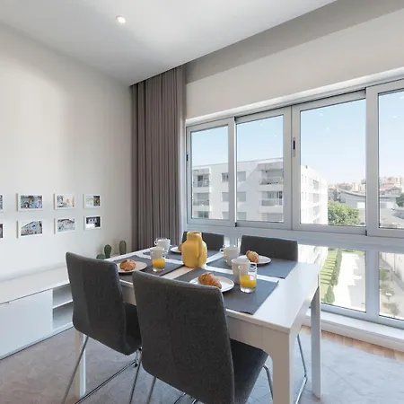 Lovelystay - Downtown Modern 2br Flat With Free Parking Apartamento *
