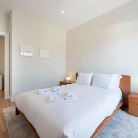 Lovelystay - Downtown Modern 2br Flat With Free Parking Porto