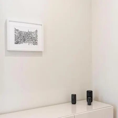 Lovelystay - Downtown Modern 2br Flat With Free Parking Apartamento