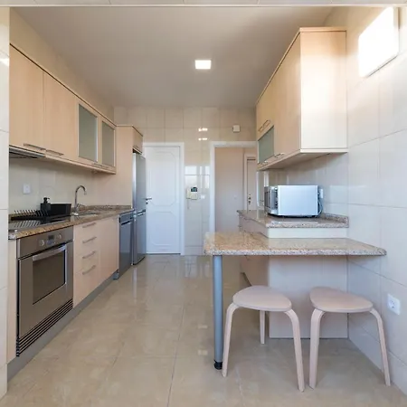 Lovelystay - Downtown Modern 2br Flat With Free Parking Porto
