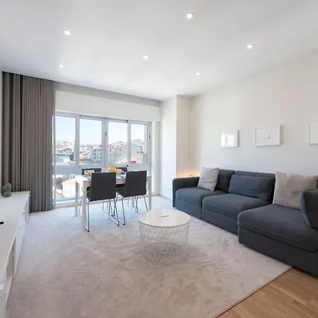 Lovelystay - Downtown Modern 2br Flat With Free Parking Porto