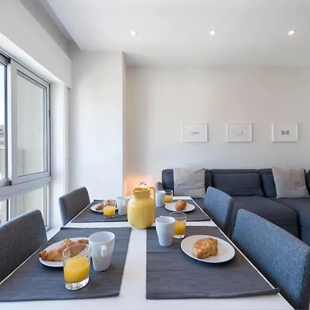 Lovelystay - Downtown Modern 2br Flat With Free Parking * Porto
