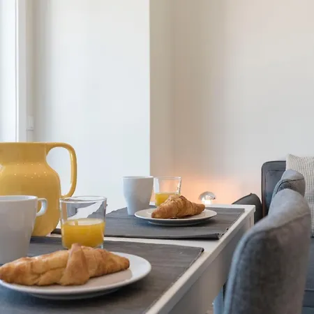 Lovelystay - Downtown Modern 2br Flat With Free Parking