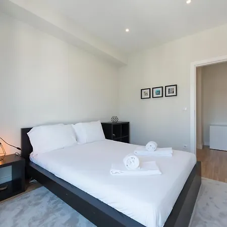 Lovelystay - Downtown Modern 2br Flat With Free Parking Apartamento