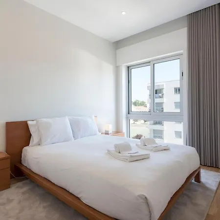 Lovelystay - Downtown Modern 2br Flat With Free Parking