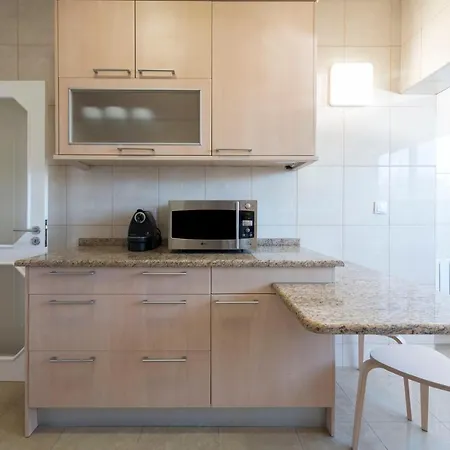 Lovelystay - Downtown Modern 2br Flat With Free Parking Appartement