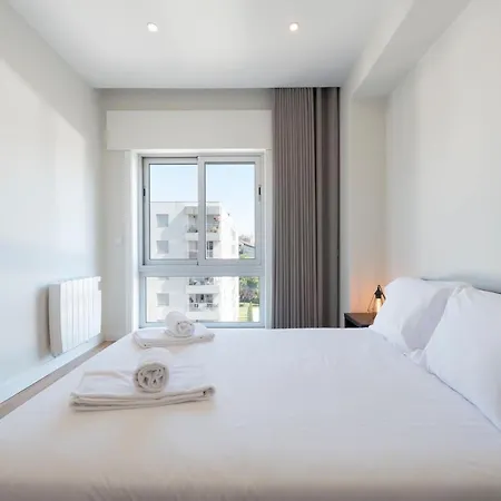 Lovelystay - Downtown Modern 2br Flat With Free Parking Appartement