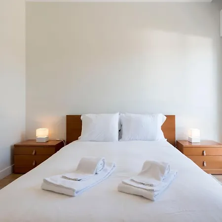 Lovelystay - Downtown Modern 2br Flat With Free Parking * Porto